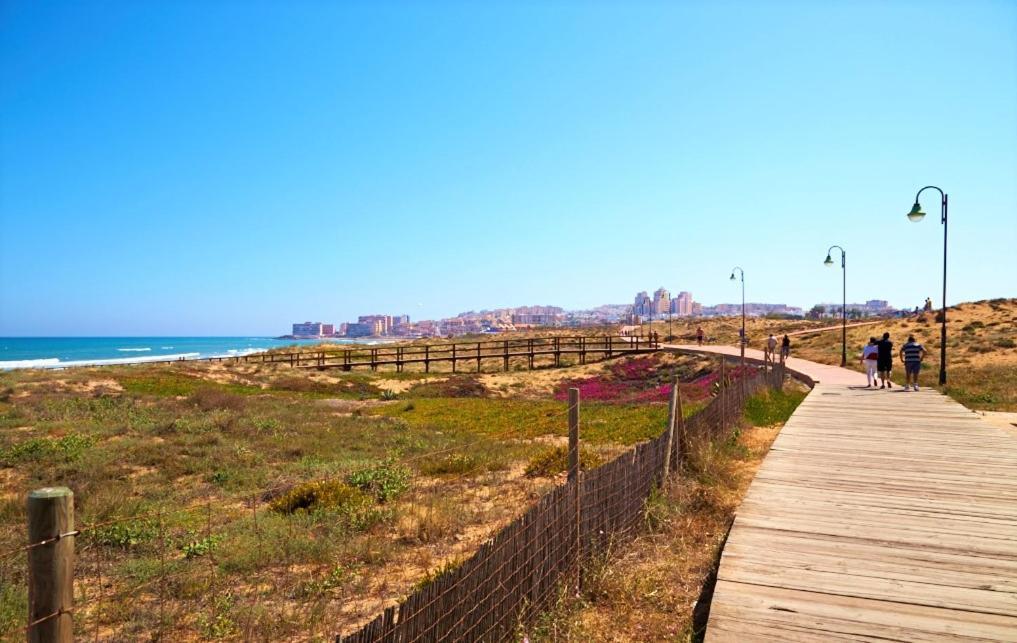 Apartment With Pool, Sea Views & Balcony Less Than 10Min Walk To La Mata Beach! Torrevieja Exterior foto